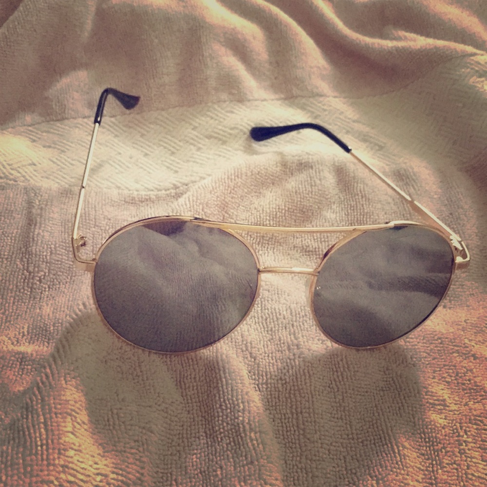 Wide Sunnies 🕶
